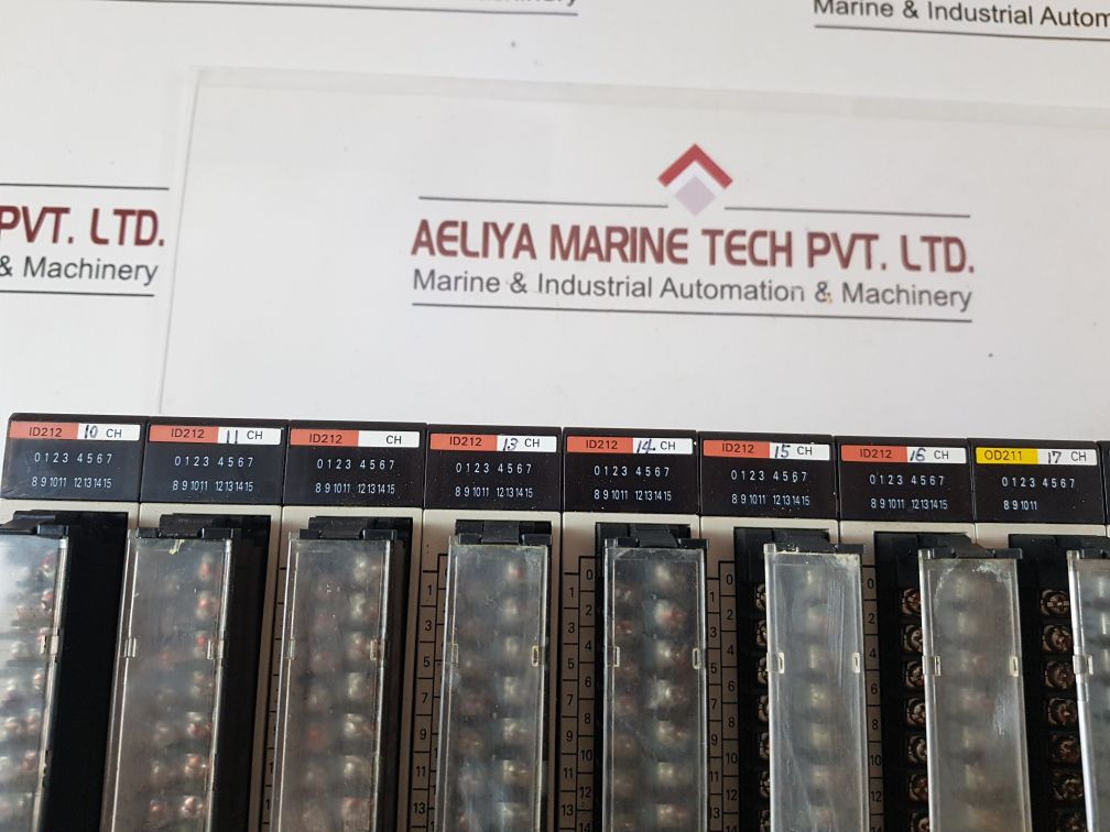 Omron id212,od211,c200h-ps221 module rack