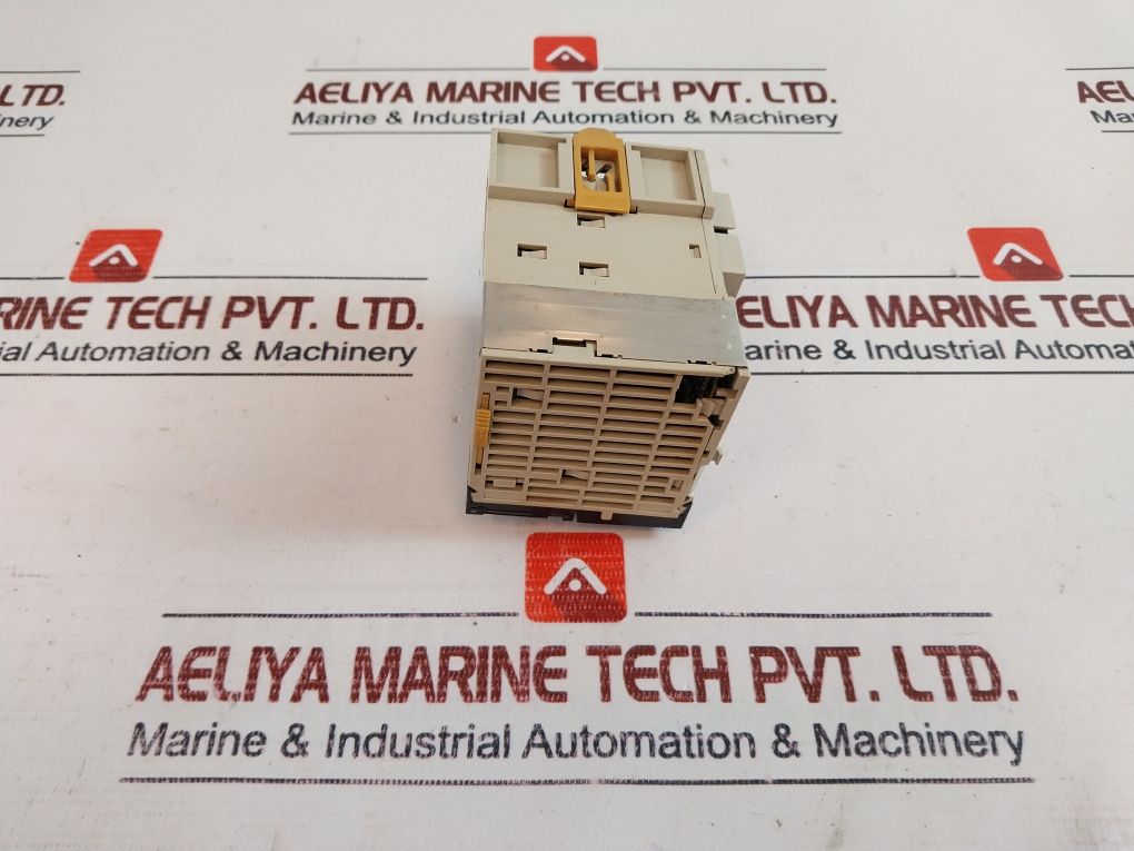 Omron Cj1W-oc201 Programmable Controller Output Unit 250Vac 24Vdc