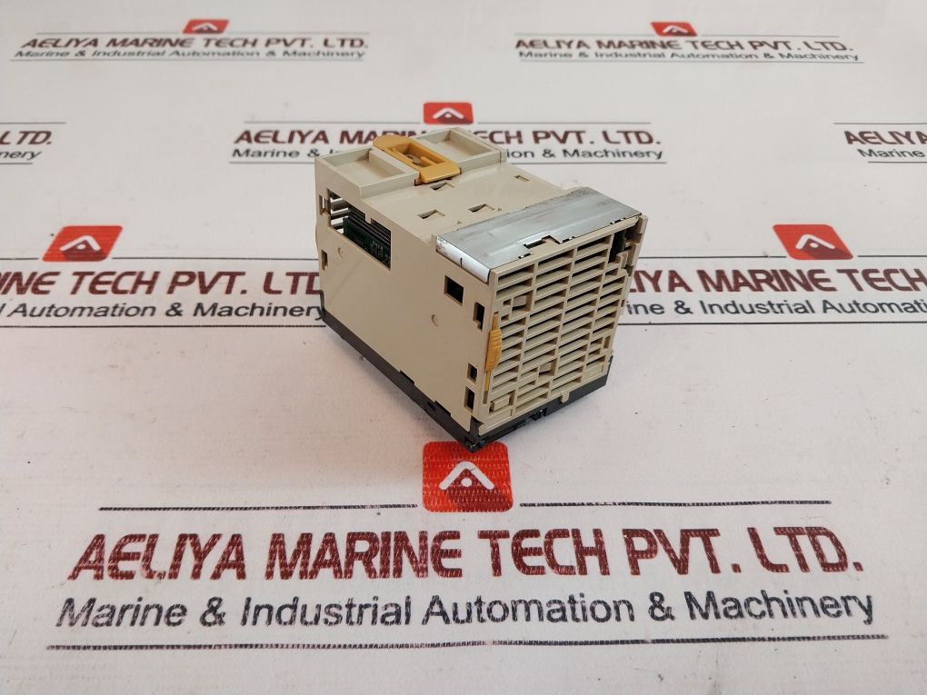 Omron Cj1W-oc201 Programmable Controller Output Unit 250Vac 24Vdc