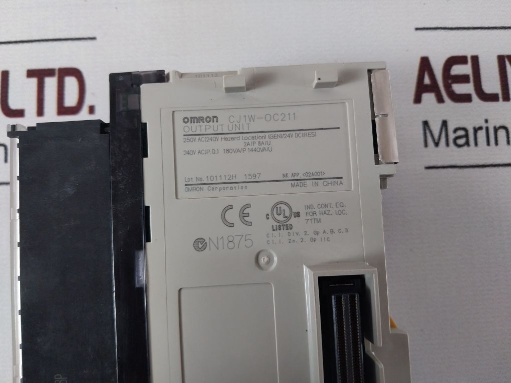 Omron Cj1W-oc211 Plc Output Unit