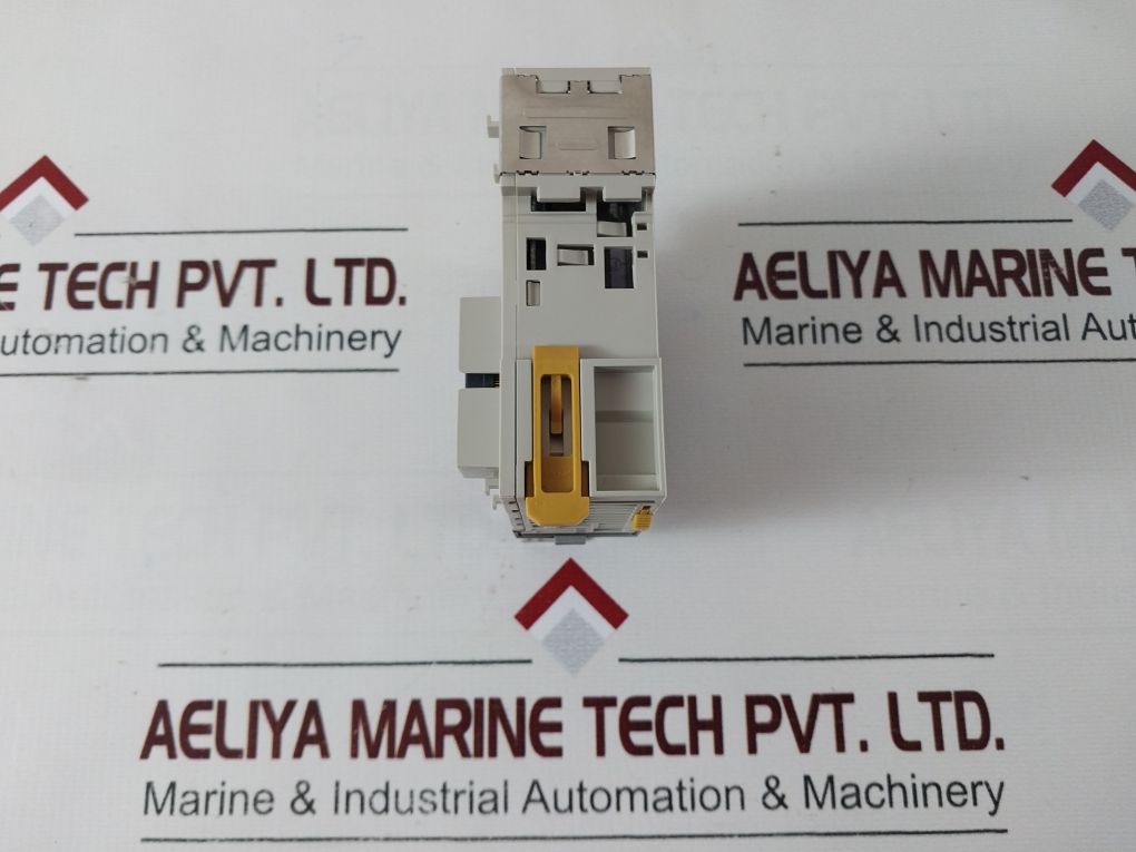 Omron Cj1W-oc211 Plc Output Unit