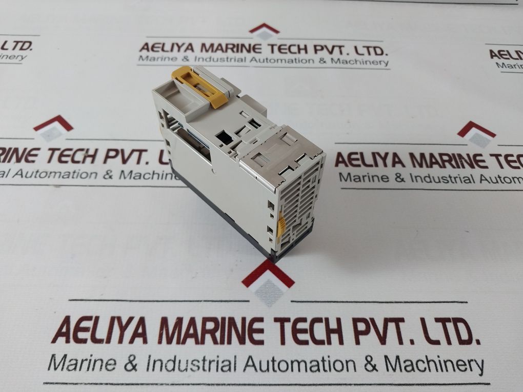 Omron Cj1W-oc211 Plc Output Unit