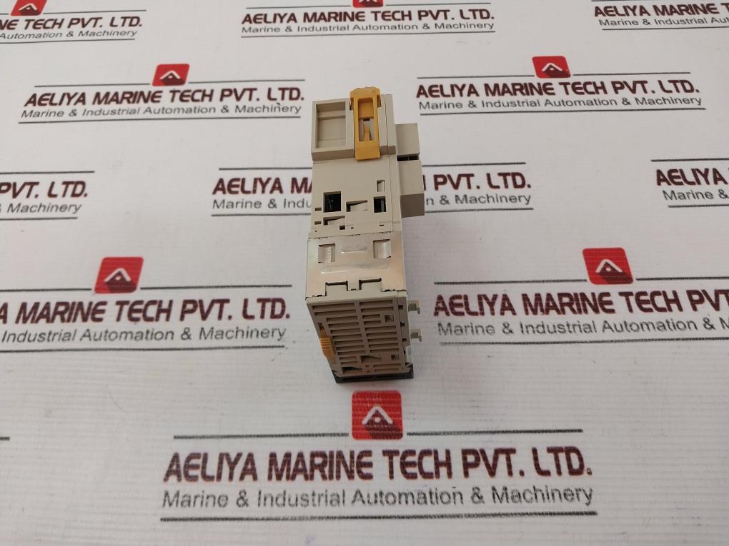 Omron Cj1W-oc211 Plc Output Unit 250V Ac