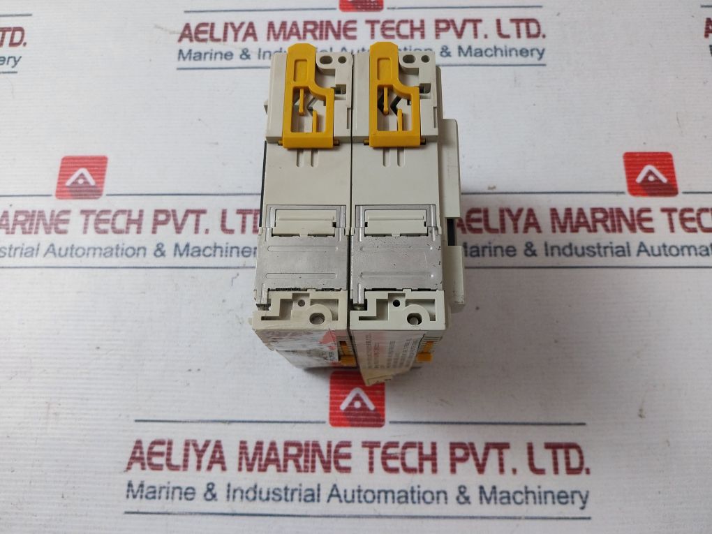 Omron Cqm1-oc222 Output Module 250V Ac