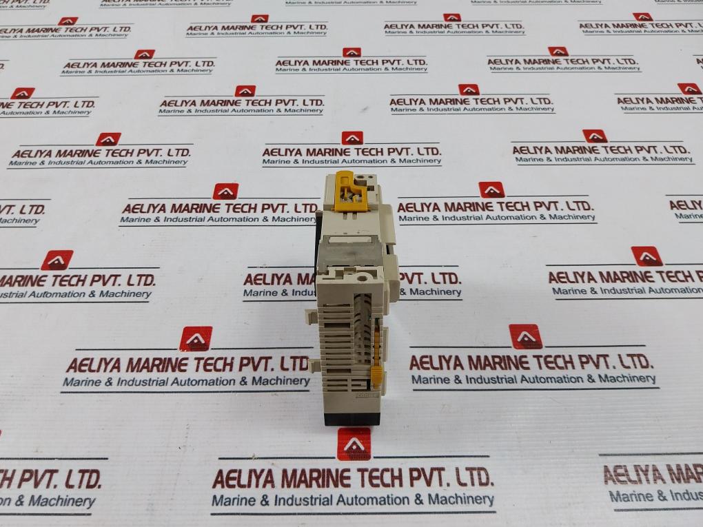 Omron Cqm1-oc222 Plc Output Unit Ac250V 2A