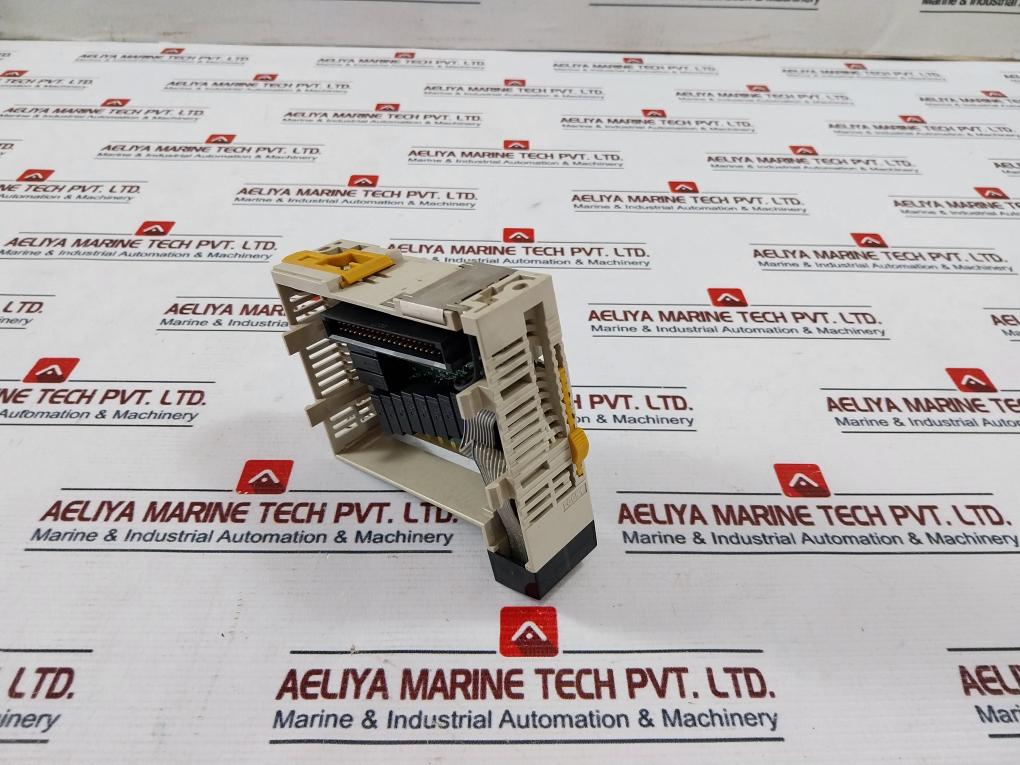 Omron Cqm1-oc222 Plc Output Unit Ac250V 2A