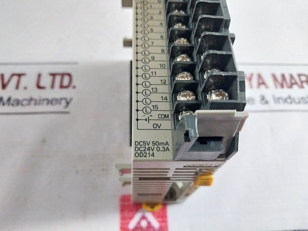 Omron Cqm1-od214 Output Unit Dc5V 50Ma Dc24V 03A
