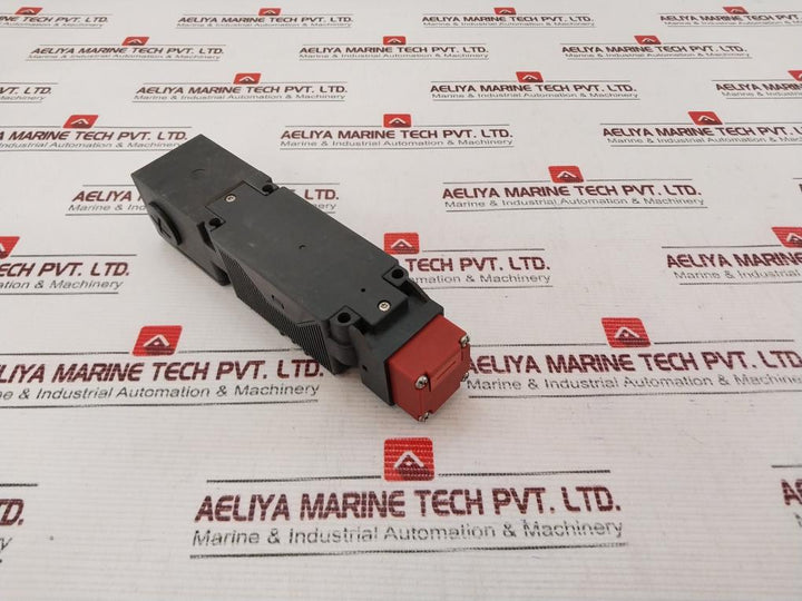 Omron D4Gl-2Ffa-a Guard Lock Safety Door Switch Ip67