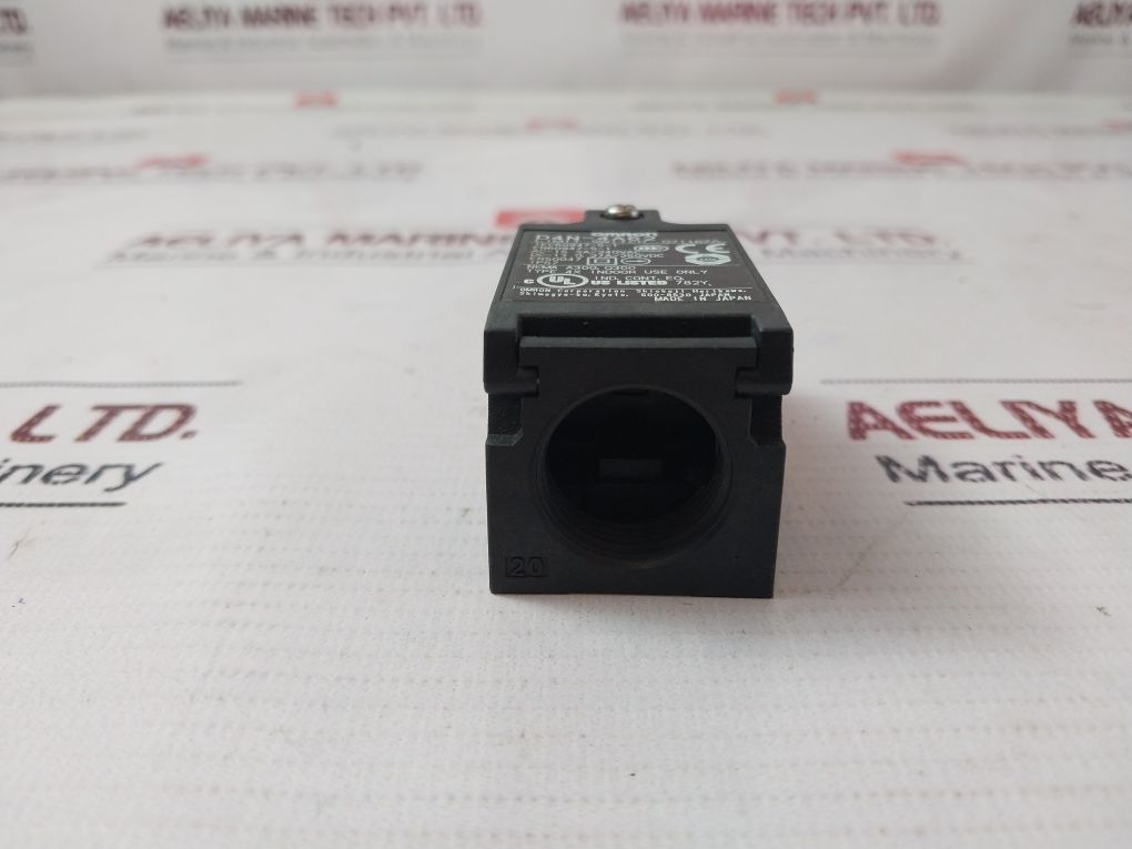 Omron D4N-4A62 Limit Switch 3A 240V Ac