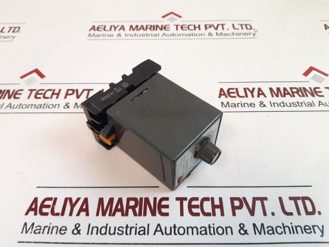 Omron Dts Solid State Timer 0 To 1.0 Seconds With Base Free Shipping