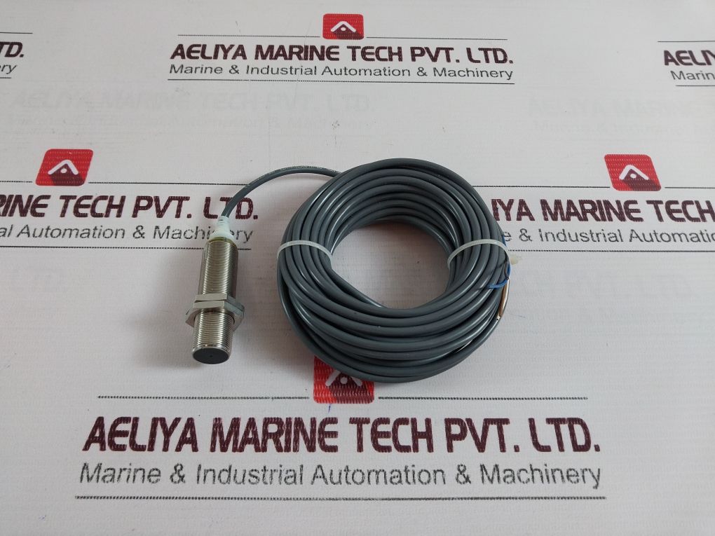 Omron E2A-m18Ls08-wp-b3 Proximity Switch 12-24V