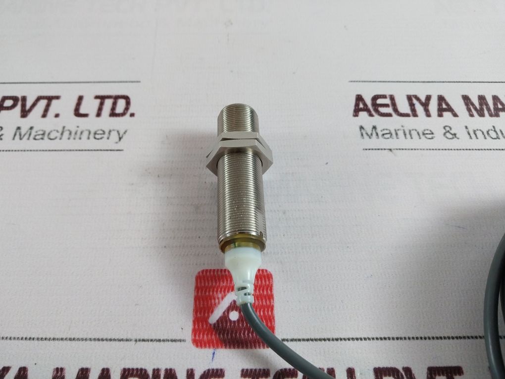 Omron E2A-m18Ls08-wp-b3 Proximity Switch 12-24V