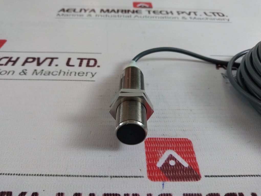 Omron E2A-m18Ls08-wp-b3 Proximity Switch 12-24V