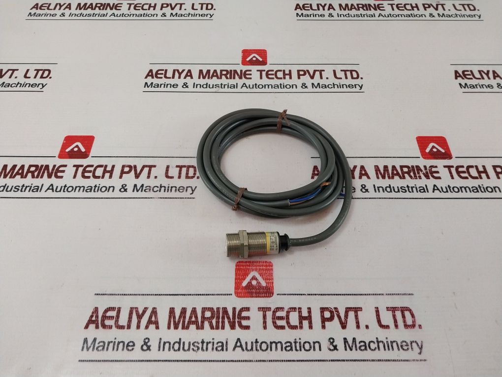 Omron E2E-x5E2 Proximity Sensor