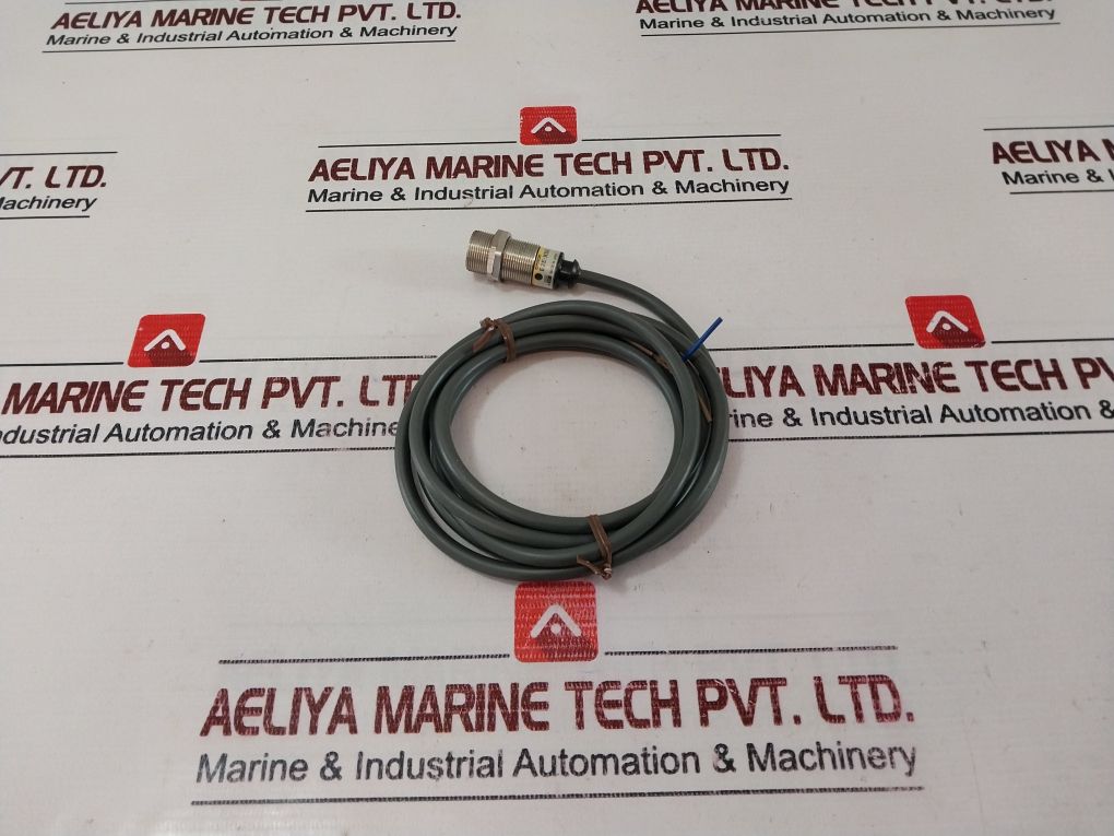 Omron E2E-x5E2 Proximity Sensor 