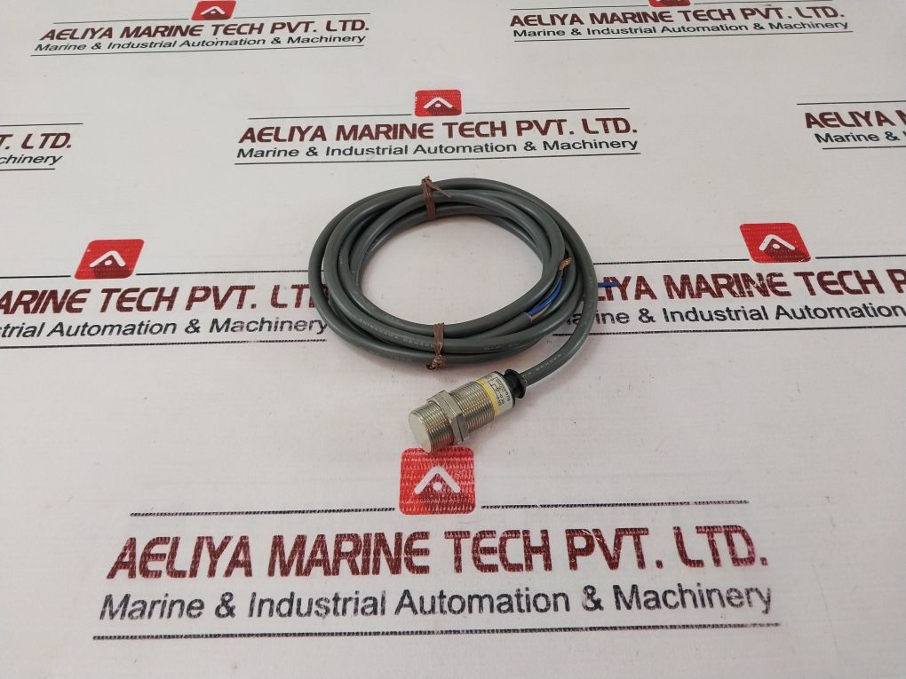 Omron E2E-x5E2 Proximity Sensor 