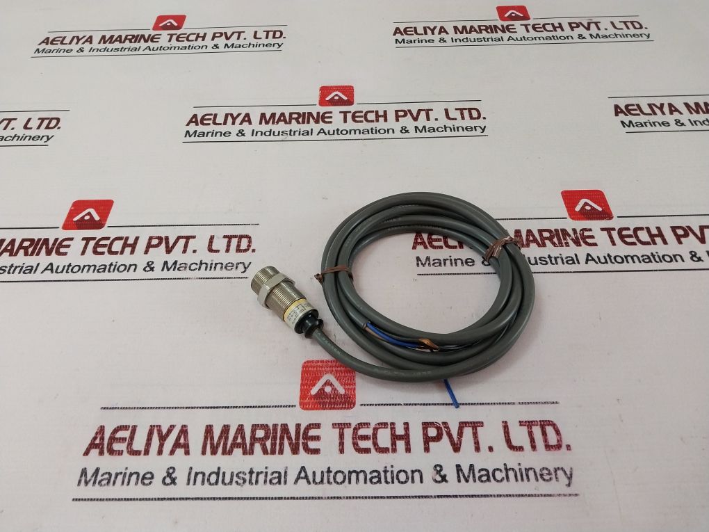 Omron E2E-x5E2 Proximity Sensor 