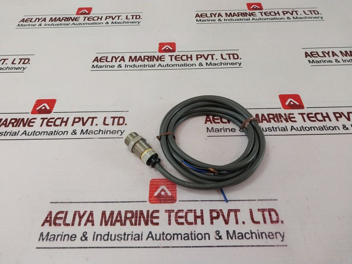 Omron E2E-x5E2 Proximity Sensor 