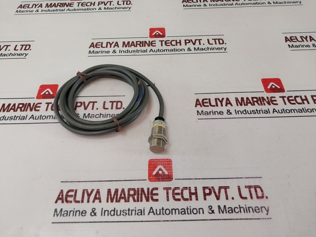 Omron E2E-x5E2 Proximity Sensor 