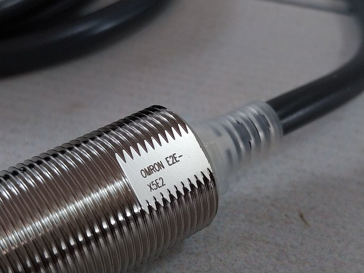 Omron E2E-x5E2 Proximity Sensor 12 To 24Vdc