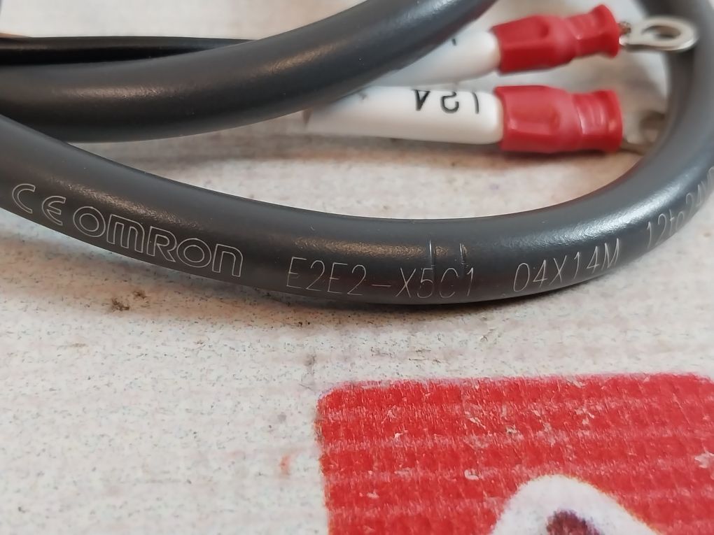 Omron E2E2-x5C1 Proximity Sensor