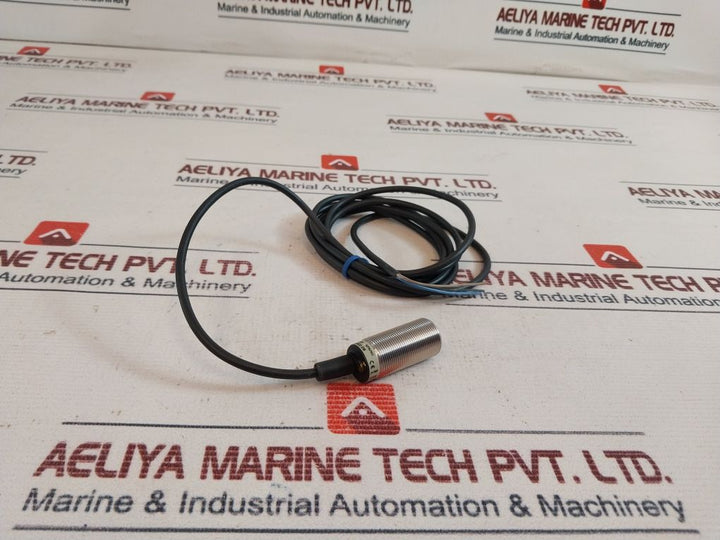 Omron E2El-x5E2 2M Proximity Switch