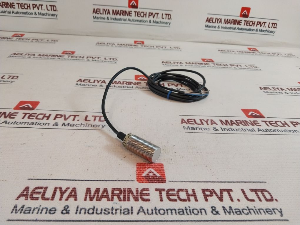 Omron E2El-x5E2 2M Proximity Switch