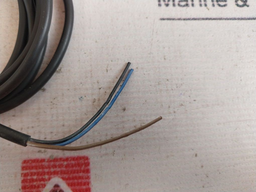 Omron E2El-x5E2 2M Proximity Switch