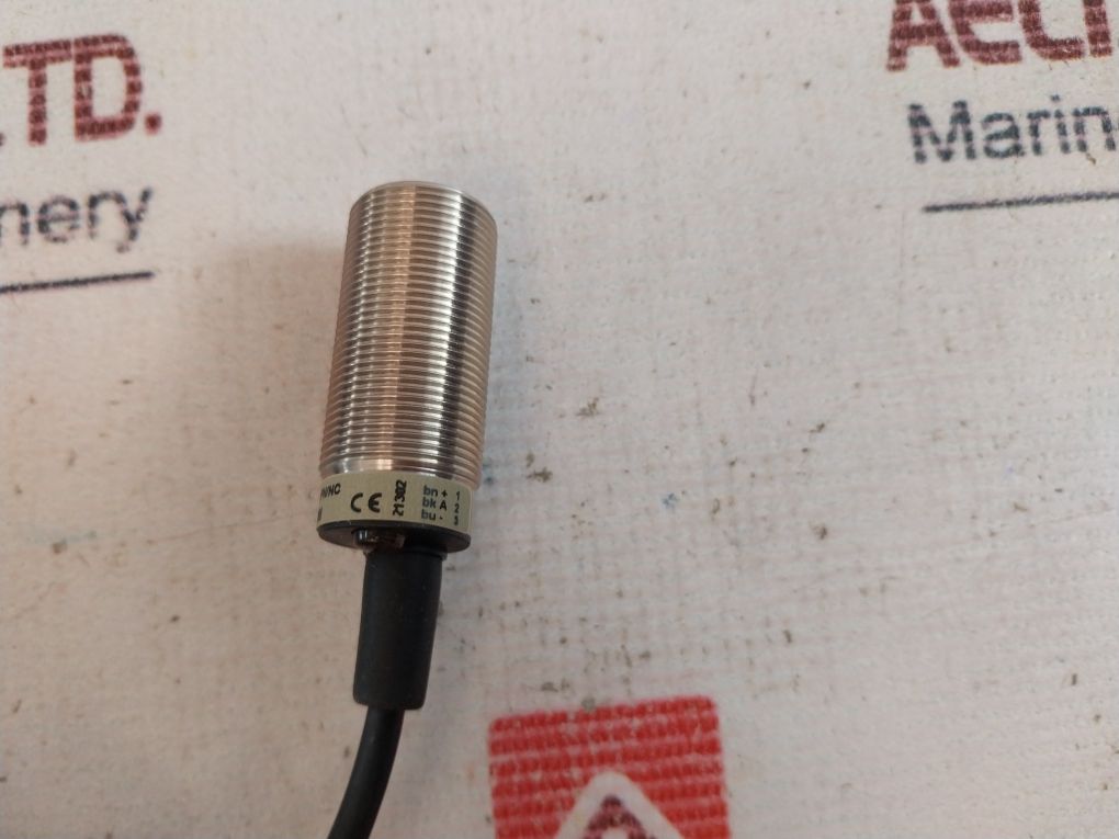 Omron E2El-x5E2 2M Proximity Switch