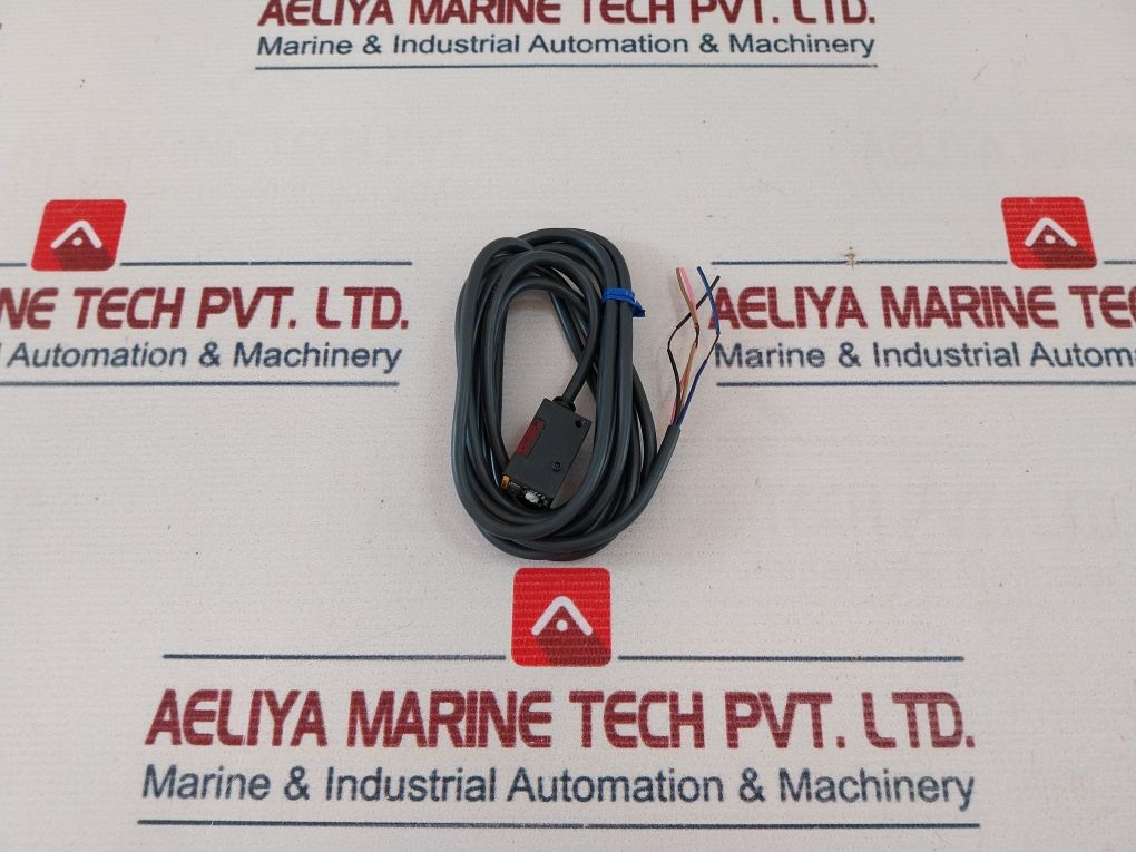 Omron E3S-bd61 Photoelectric Switch 12 To 24 Vdc