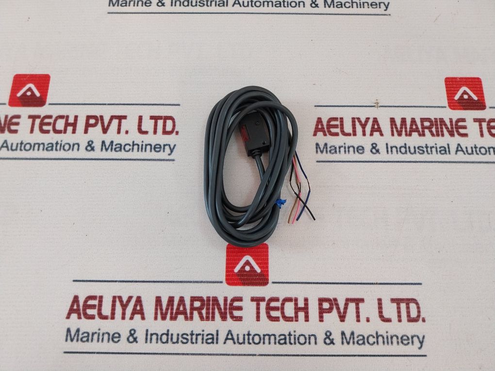 Omron E3S-bd61 Photoelectric Switch 12 To 24 Vdc