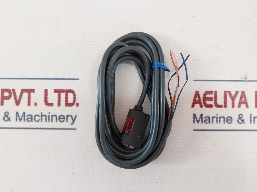 Omron E3S-bd61 Photoelectric Switch 12 To 24 Vdc