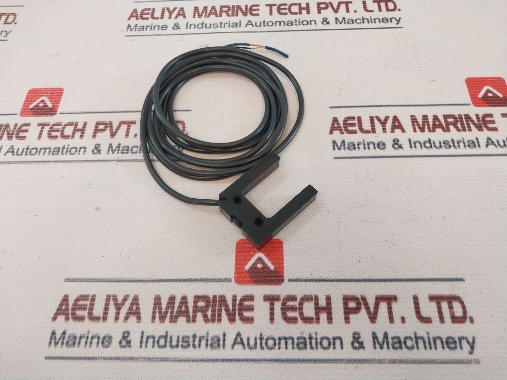 Omron E3Z-g81 Photoelectric Sensor