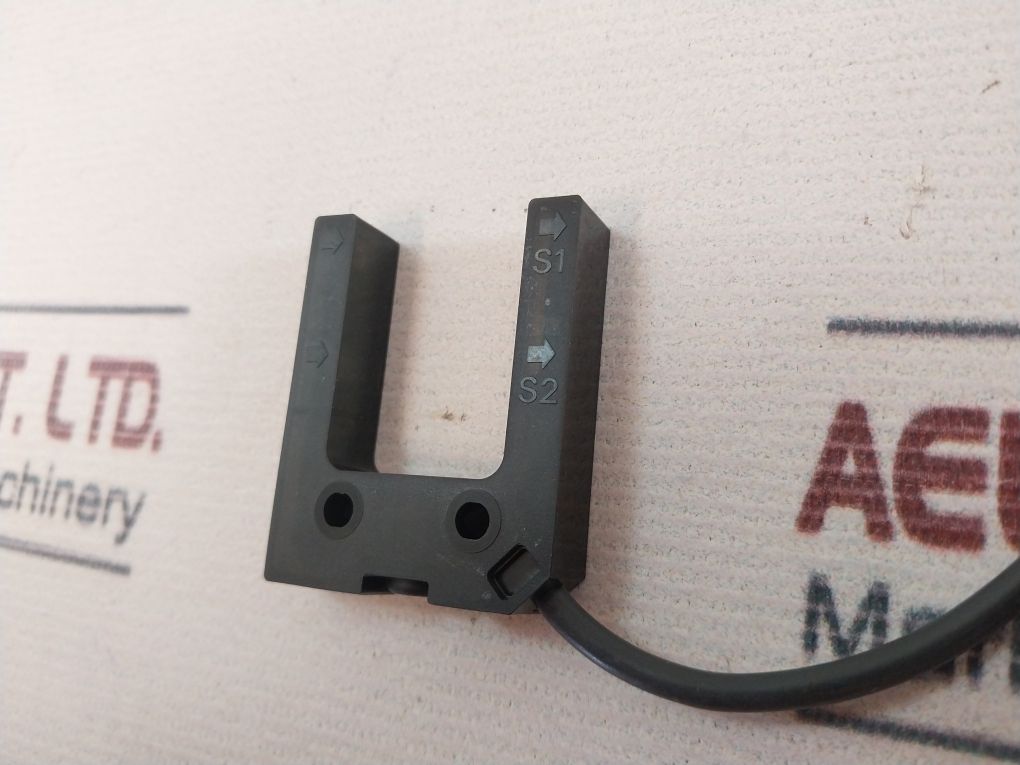 Omron E3Z-g81 Photoelectric Sensor