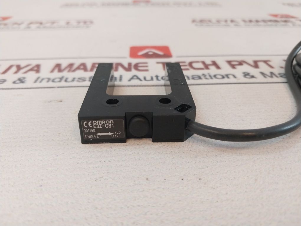 Omron E3Z-g81 Photoelectric Sensor