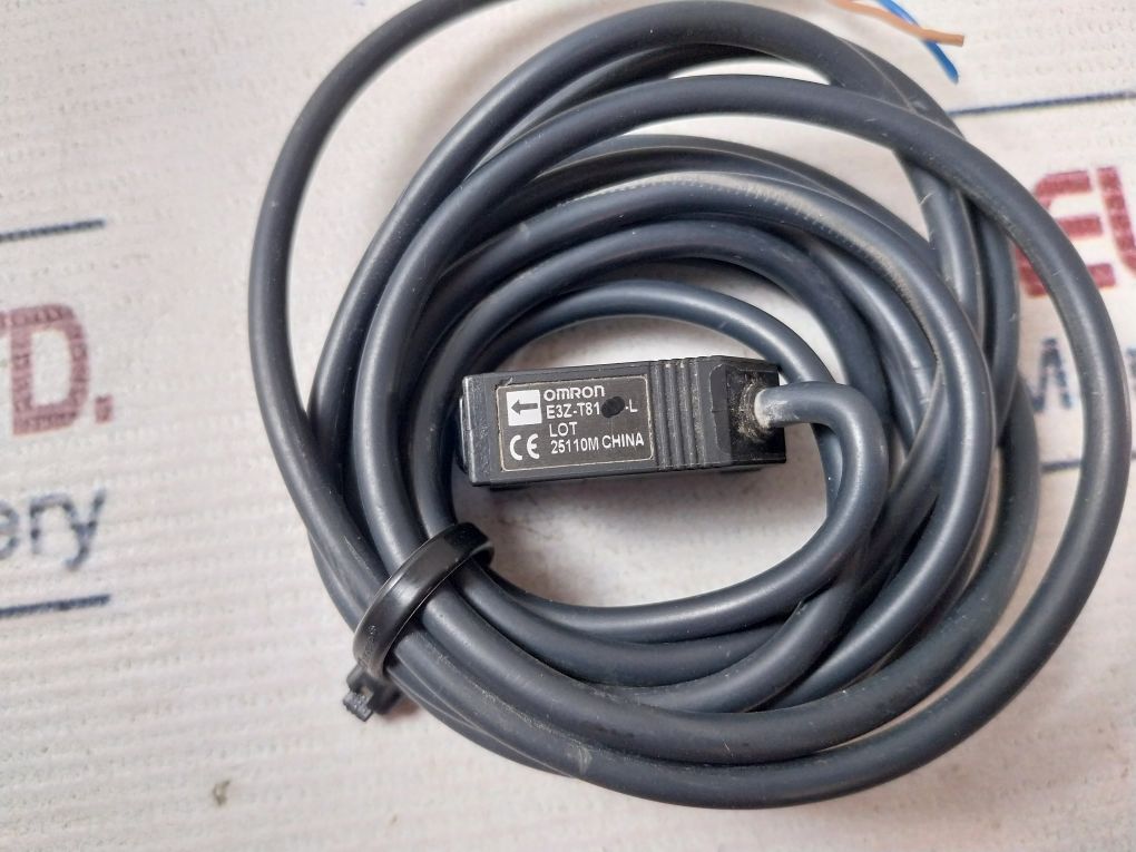 Omron E3Z-t81-l Photoelectric Sensor
