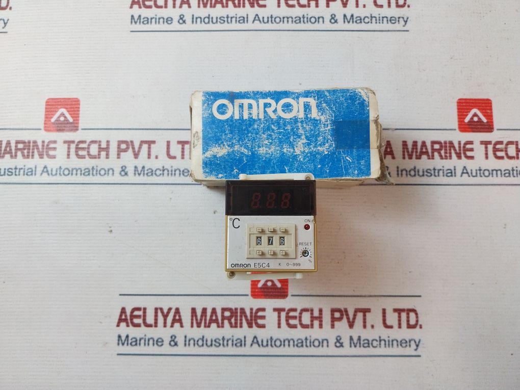 Omron E5C4-r20K Temperature Controller