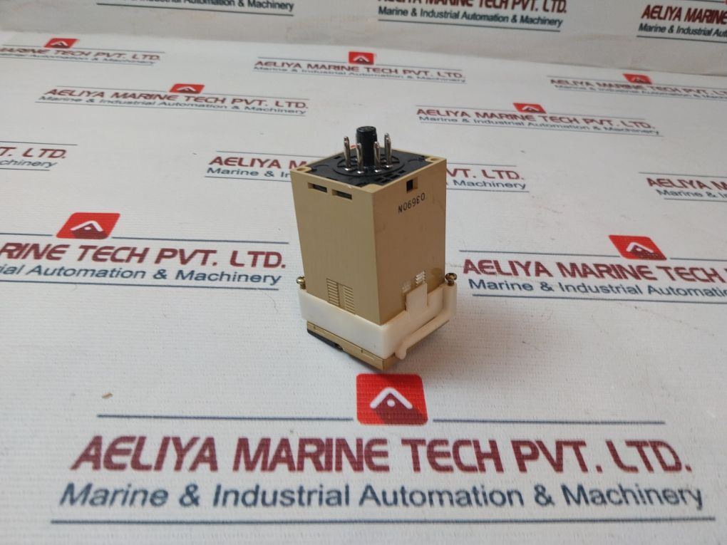 Omron E5C4-r20K Temperature Controller