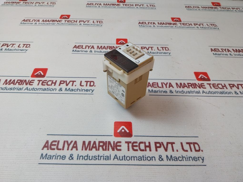 Omron E5C4-r20K Temperature Controller