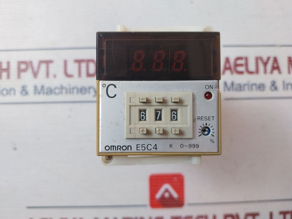 Omron E5C4-r20K Temperature Controller