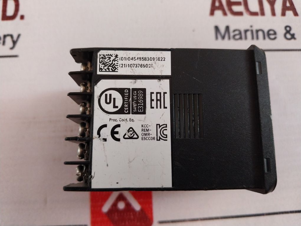 Omron E5Cc-qx2Asm-800 Digital Temperature Controller