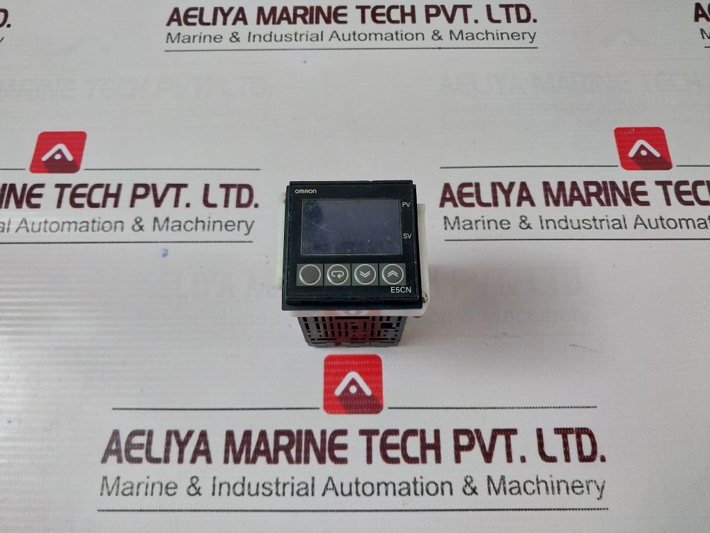 Omron E5Cn-q2Mt-500 Digital Temperature Controller
