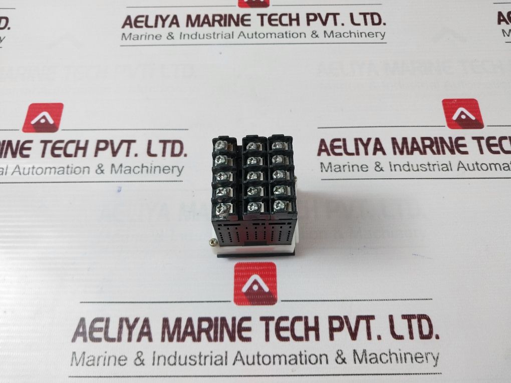 Omron E5Cn-q2Mt-500 Digital Temperature Controller