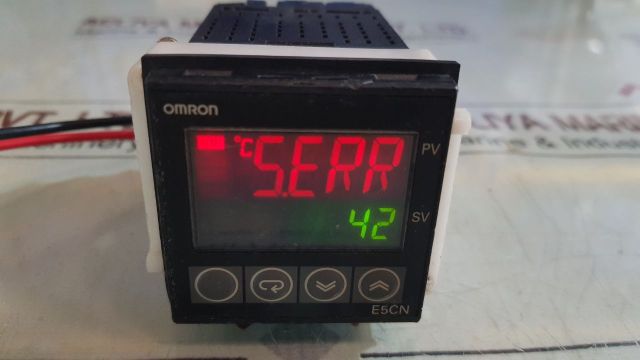 Omron E5Cn-q2Mt-500 Digital Temperature Controller
