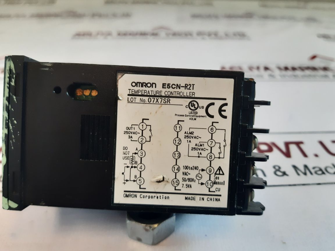 Omron E5Cn-r2T Temperature Controller
