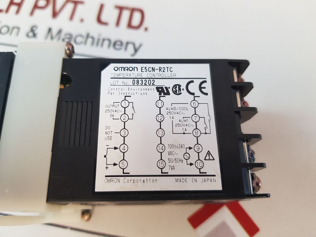 Omron E5Cn-r2Tc Temperature Controller