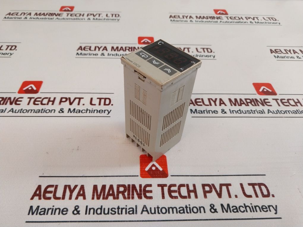 Omron E5Cs-r1Px-521 Temperature Controller 100 To 240Vac