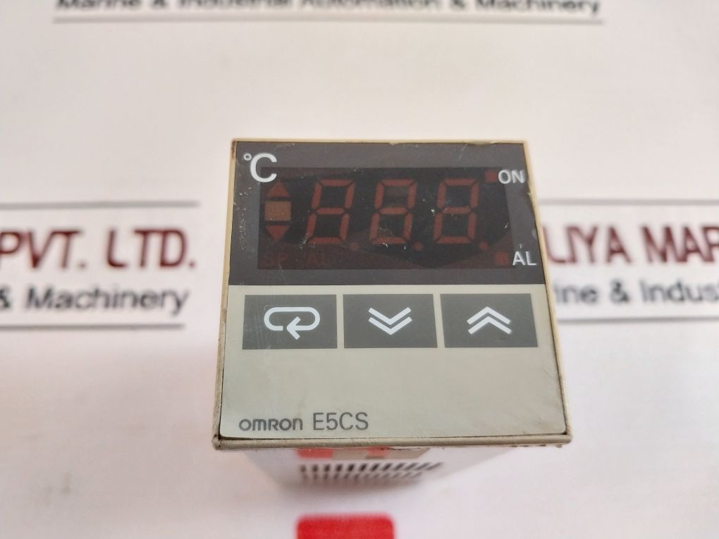 Omron E5Cs-r1Px-521 Temperature Controller 100 To 240Vac