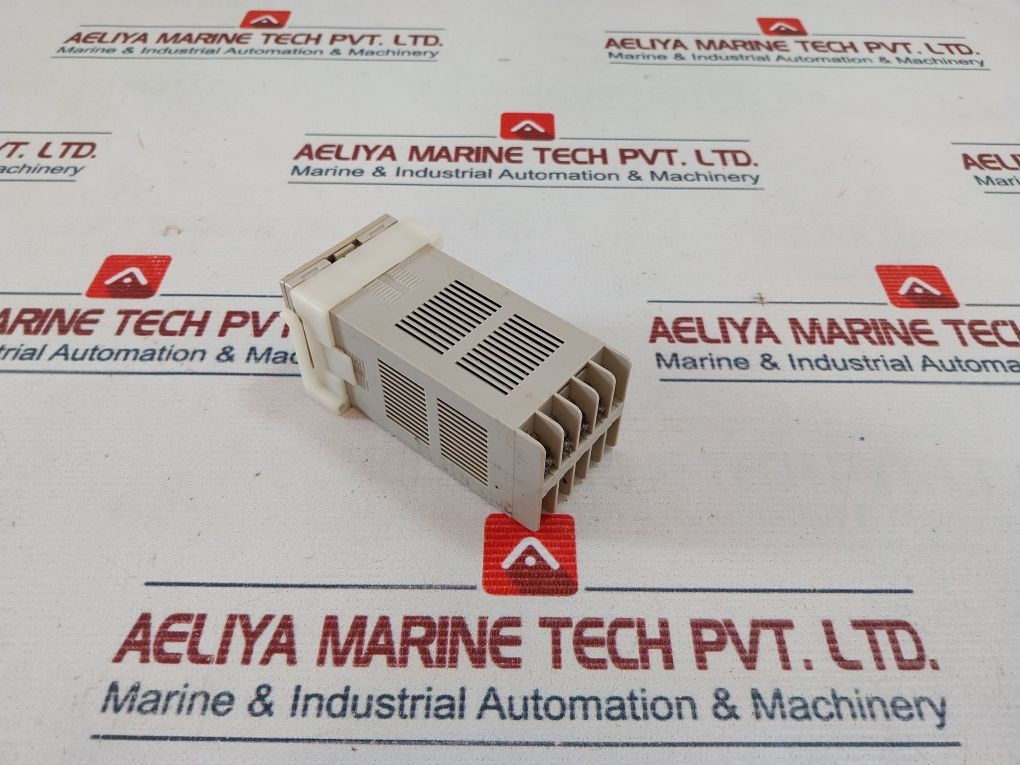 Omron E5Cs-r1Px-521 Temperature Controller 3A 250Vac