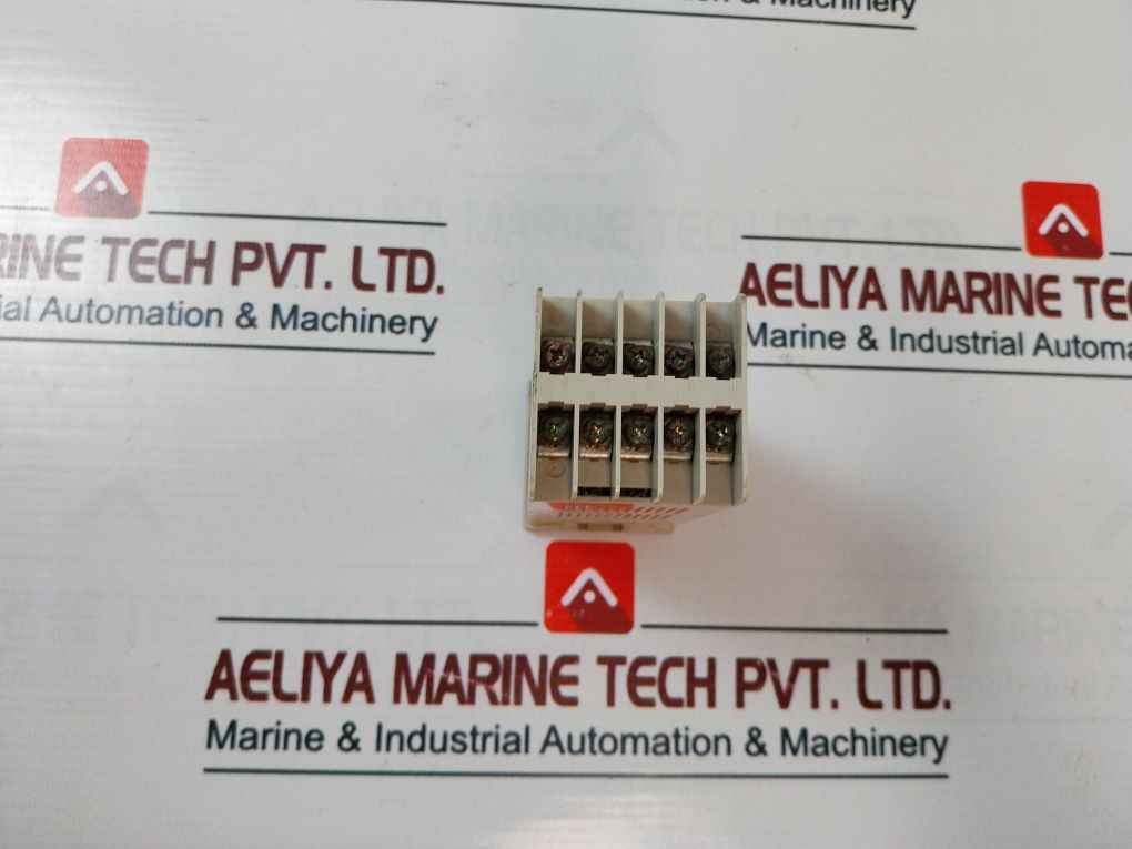 Omron E5Cs-r1Px-din Temperature Controller 3A 250Vac